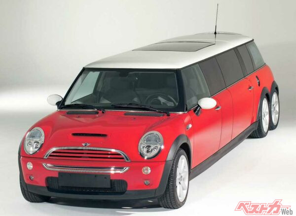 全長約6mまでストレッチしたミニXXL。リア部分のルーフを取り外すと、そこには下写真のようにジャグジー