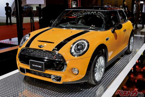 4月に日本導入予定の3代目となる新型ミニ。クーパーに搭載されるエンジンは1.5Lの直3ターボで136ps/22.4kgmを発揮する