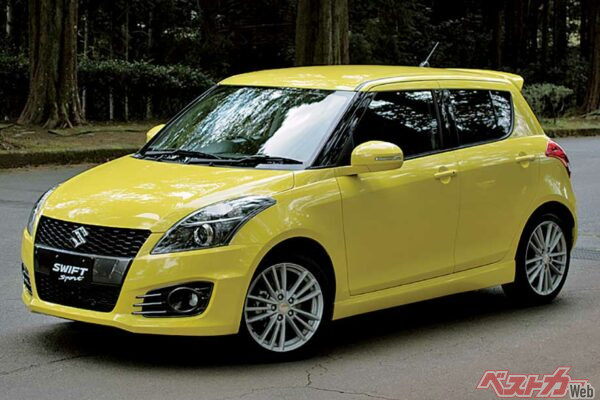 3位 スズキ スイフトスポーツ……日本車で唯一『リアルホットハッチ』と呼べる存在がスイフトスポーツだ。1.6L直4エンジンは136ps/16.3kgmを発揮。このエンジン、豪快に吹け上がり楽しいエンジンだ。価格は174万8250円とこれまた魅力的