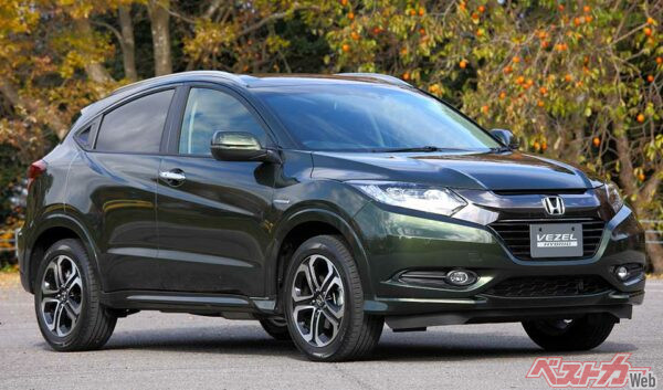 2位 ヴェゼルハイブリッド……現行型フィットをベースに開発されたコンパクトクロスオーバーSUV。スタイリッシュなデザインとフィット譲りのメカニズムがウリだ