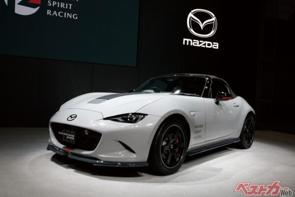 2025年秋から予約開始となるマツダスピリットレーシング ロードスター。RFの2Lエンジン（184ps）を搭載し、200台限定の12Rは専用チューンで200ps、700万円台後半と発表