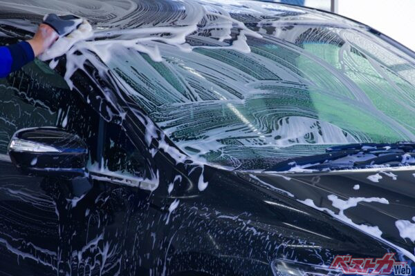 洗車好きは要注意?　洗いすぎがクルマを傷めつけるワケ