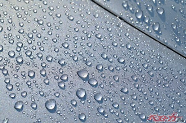 水の弾き方の違いを理解して自分にあったお手入れをしよう(hayakato@Adobe Stock)