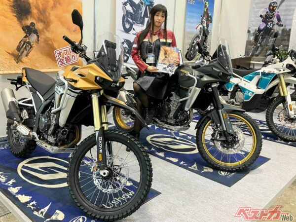 オフに全振り！車重176kgの軽量アドベンチャー「800X RALLY / PRO」日本初展示のディテールをチェック 価格は157万8000円から