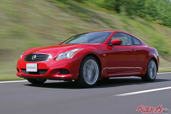 日産 スカイラインクーペ（V36・2007年登場）ボディサイズは全長4655×全幅1820×全高1390mm。エンジンは333ps/37.0kgmの3.7L、V6搭載