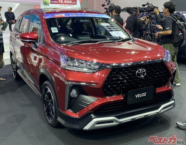 まるでライズやロッキーのようなフロントマスクを備えたヴェロッツ。高めの車高もデザインの特徴となっている