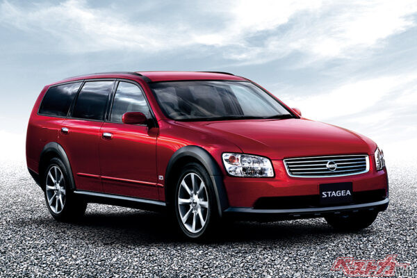 日産 ステージア ARX-FOUR（2001年登場）。2代目ステージアのクロスオーバーモデルとして設定された