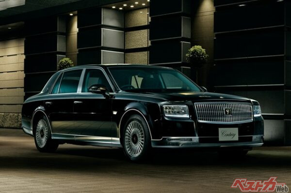 現行として残る数少ないセダンショーファーカーとなったセンチュリー