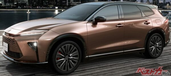 クラウンエステート。 広大な荷室空間には、大きな荷物を積み込める。ゴルフに旅行、遊びに忙しい50代にはベストな一台だ