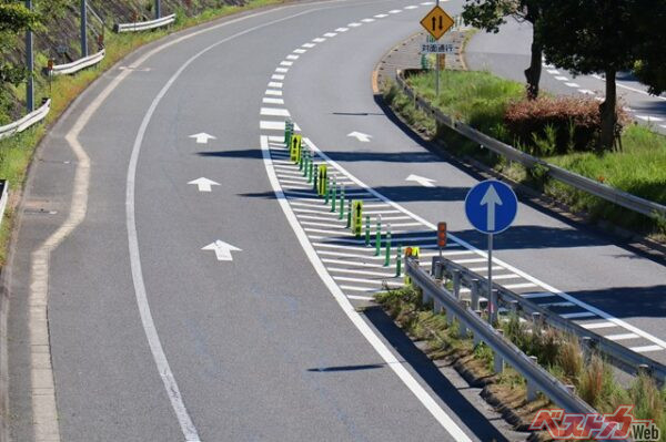 合流は渋滞が発生しやすいからこそ協力が活きてくる(umaruchan4678@Adobe Stock)