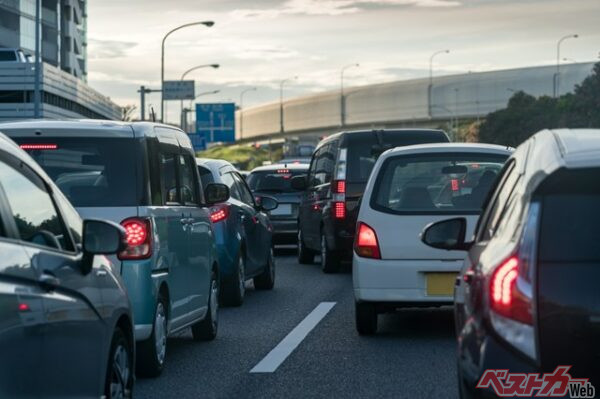 渋滞解消の秘策！　「ファスナー合流」でノンストレスドライブへ