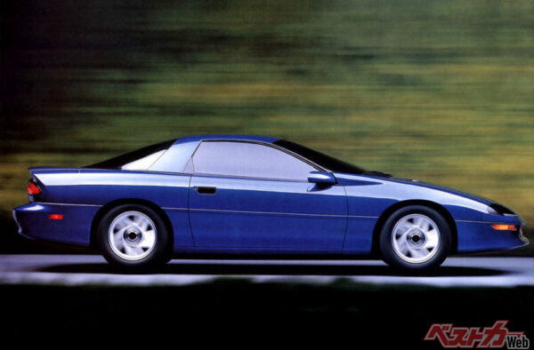 日本人カーデザイナーのケン奥山氏がデザインを担当した4代目カマロ