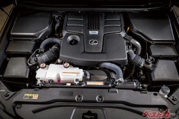 GX550のエンジンは上級モデルのLXも積む3.5L、V6のV35A-FTS。ターボで過給された353ps/66.3kgmの出力は、ランクル250（204ps/51.0kgm。ディーゼル）よりもはるかにパワフル