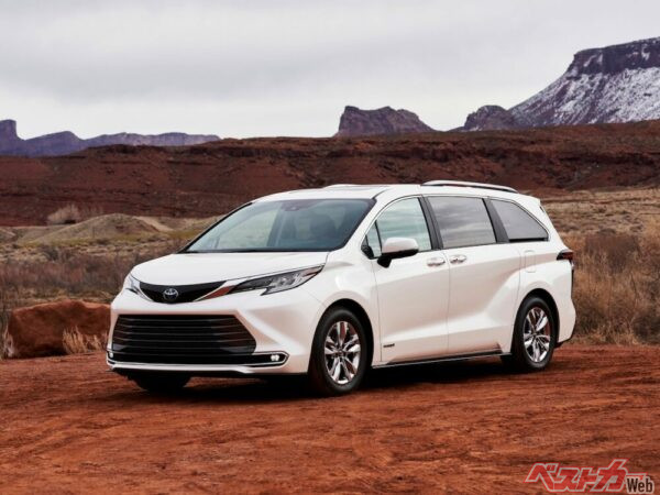 トヨタが北米、アジア圏にて販売している3列シートミニバンのシエナ。1997年にエスティマベースの初代がデビューし、現在は4代目が販売されている。