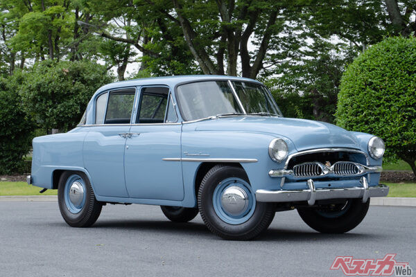 初代 RS型、S20、S30系(1955~1962年)。日本の道路事情に即したサイズ感と、高い耐久性・快適性を兼ね備えていた