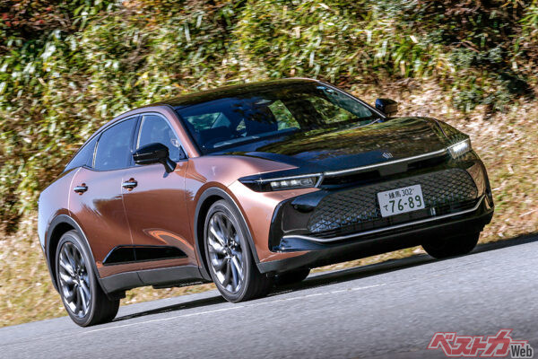 16代目の先陣を切ったクロスオーバーは、人々にクラウンの変化を印象づけた