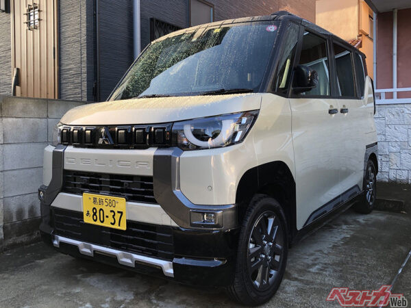 三菱 デリカミニ。見た目以外はN-BOXとほとんど互角。そして見た目は明らかにゴツイ