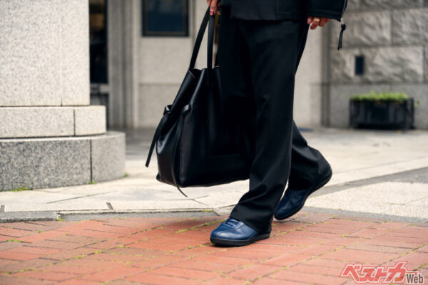 街の雰囲気にもマッチするベアクラッチ