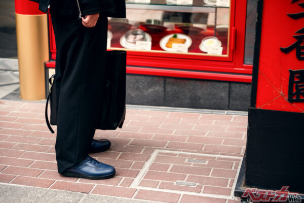 お昼は美味しそうな中華料理屋。店の前の食品サンプルとあまり見ることがない構図(笑)