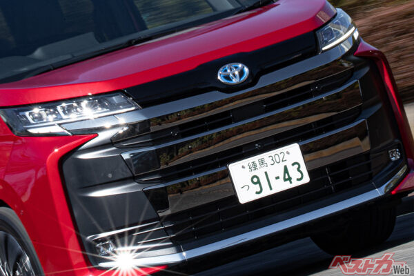 兄弟車のノアヴォクもヴォクシーが割高って本当!?　車体代が高いHVは元が取れるのか？　人気ミニバンのオススメグレード一挙公開