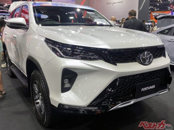 日本未導入のフォーチュナー。エンジンは、2.4L直4ディーゼル、2.8L直4ディーゼル、GR向けには2.8L直4ディーゼルのハイチューン版が用意されている