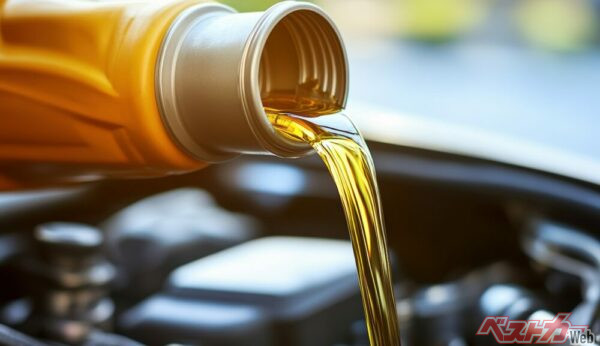 JAFが推奨しているオイル交換の目安は、一般的なガソリン車では15,000kmまたは1年ごと。基本的にはこの目安を守っていれば問題はない(PHOTO:Adobe Stock_pham)