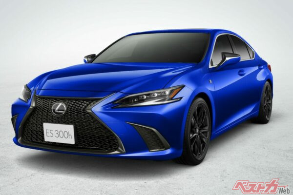 ESは先日上海で新型をお披露目し話題となったばかり。FF好きには嬉しいがFR党ならGSがいまねらい目だ。画像はひとつ前となるES300h F SPORT