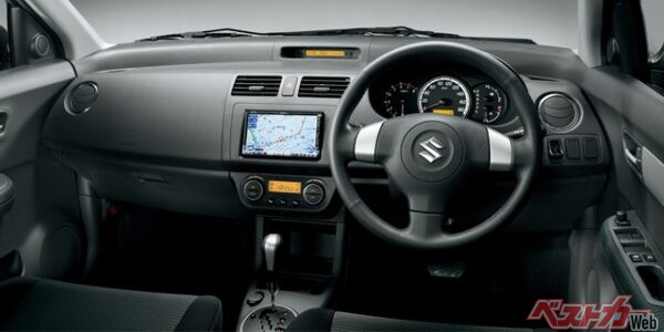 ZC11S系統のインパネ。画像はスイフト XG Eセレクションのもの