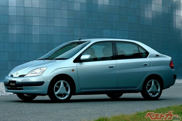 初代は1997年登場。高い事故率と保険料の噂が絶えないプリウスだが……