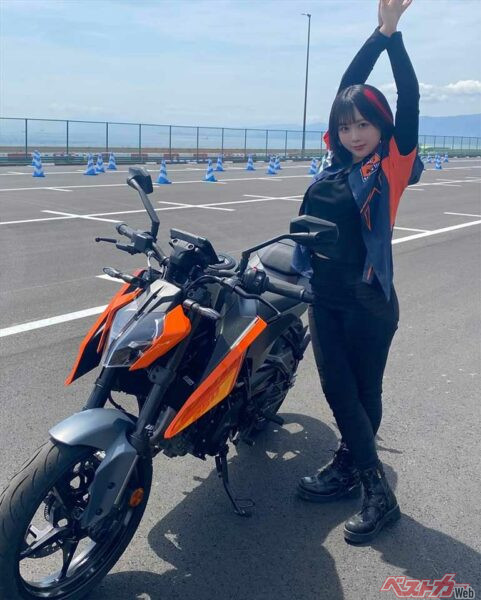 こちらは昨年の新型KTM390DUKEに試乗した際の1枚。YouTubeにもアップされているのでぜひ(ご本人のインスタグラムより)