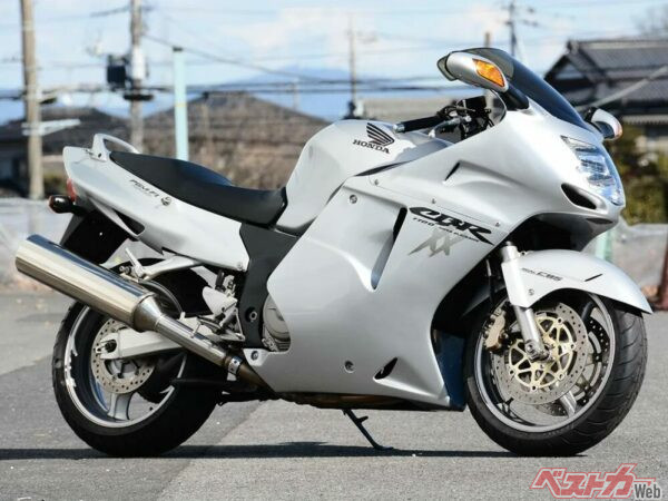 ホンダが「量産バイク史上最速」を目指し開発した「CBR1100XX Super Blackbird」は、その役割を見事に果たした