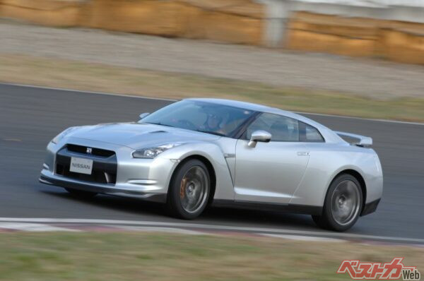 西仙台ハイランドを駆け抜けるGT-R