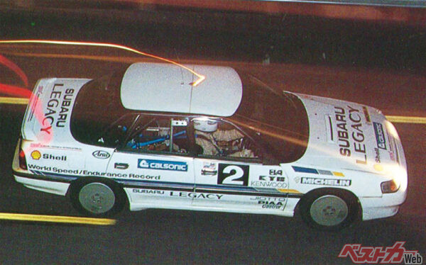 何百もの中から採用されたロゴ。速度記録達成車には大々的に貼られていた