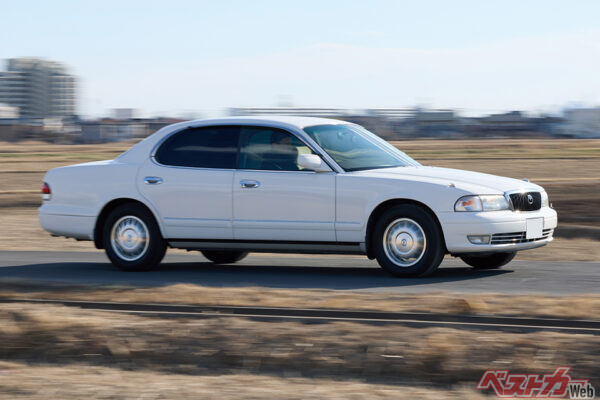 レア車の殿堂『ユーセレクション』でマイナーチェンジ後の2代目1998年式距離1.9万kmが車両81万円のコミコミ82万円！　ただし4WSなし