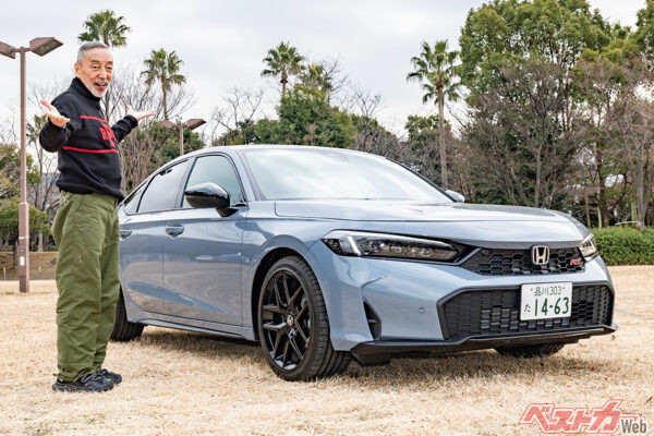 2024年9月にラインナップに追加されたホンダ シビックRS。タイプRより肩肘張らずに乗れる理想のスポーツカーだ