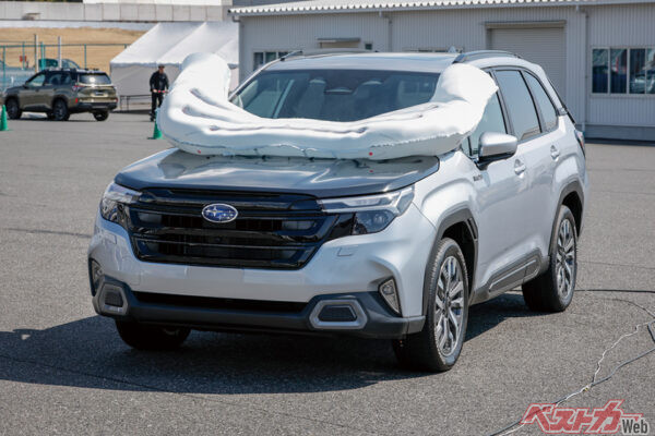 新型「フォレスター」に新搭載されたサイクリスト対応エアバッグ
