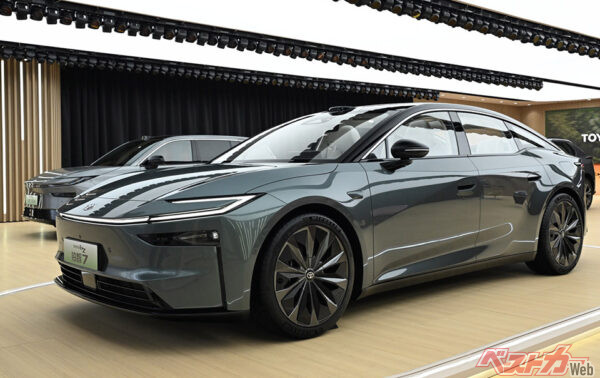 トヨタが上海ショーで世界初披露したbZ7