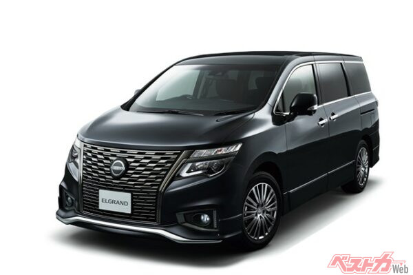 日産 エルグランドもロングホイールベースの代表例だ