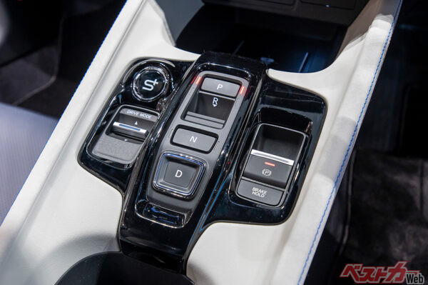 「S＋」のボタンがシフトの左側に配置される