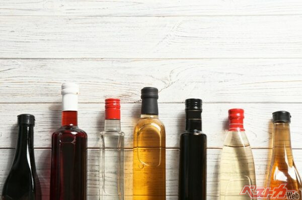 無理に汚れを落とす前に家の調味料をチェックしてみよう！（New Africa@Adobe Stock）