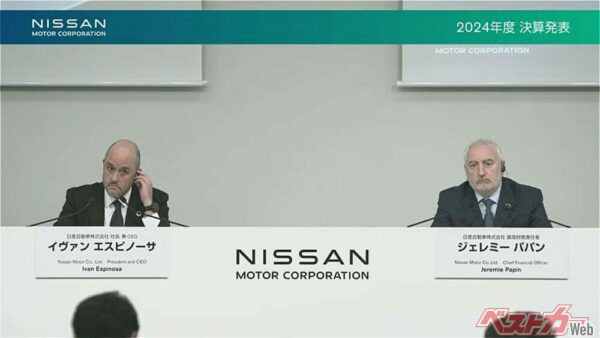 決算会見に臨んだイヴァン・エスピノーサCEO（左）とジェレミー・パパン最高財務責任者
