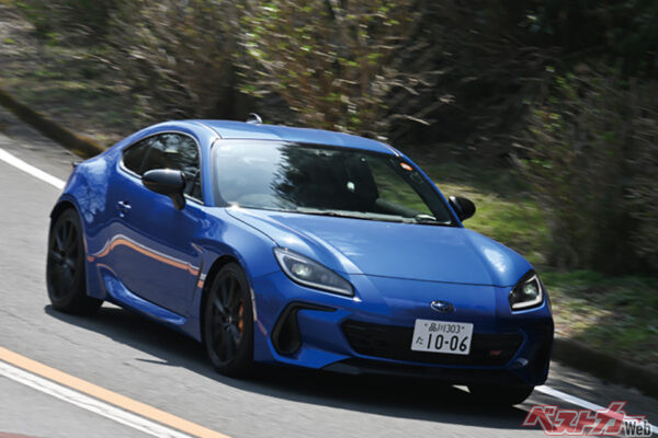 ミシュランパイロットスポーツ4を履く。STI SPORTのブレーキはブレンボのシステムだ