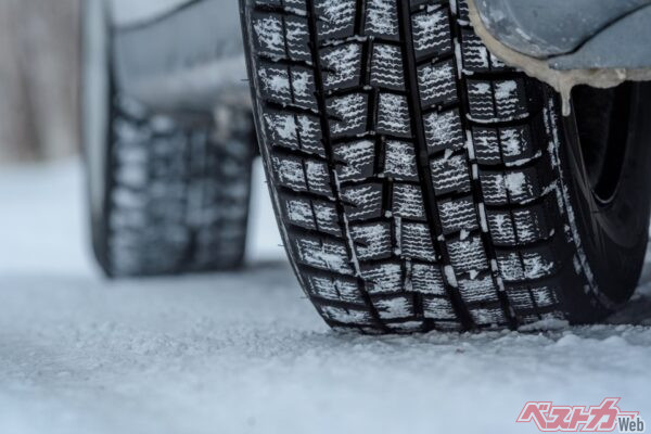 細かな溝である「サイプ」だが、なくてはならないものである。侮ってはならない(tkyszk@Adobestock)