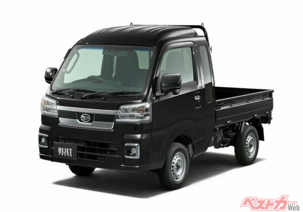 こちらはハイゼットトラック全体の約20％を占めるというハイゼットトラックジャンボ。荷台のフロア長はハイゼットトラックが2030mm、ハイゼットジャンボは1990mm。ハイゼットジャンボのほうが荷台のフロア長は短いが、そのぶんシート後ろに物を置けるスペースがある。乗り心地もジャンボのほうがいい