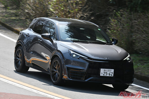 今回の試乗車はスタッドレスタイヤを履いていた。ブレーキは対向ピストンキャリパーだ