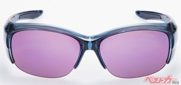 メガネの上からも装着できる「オーバーグラスモデル」。メガネをかけていても驚きの機能を体感できる！ 特別価格：1万700円（税込）