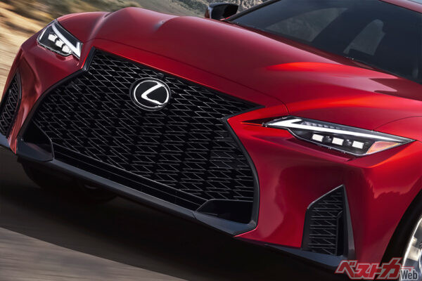 大型サルーンとは思えない!?　レクサス IS500 F スポーツのパフォーマンスが高すぎる