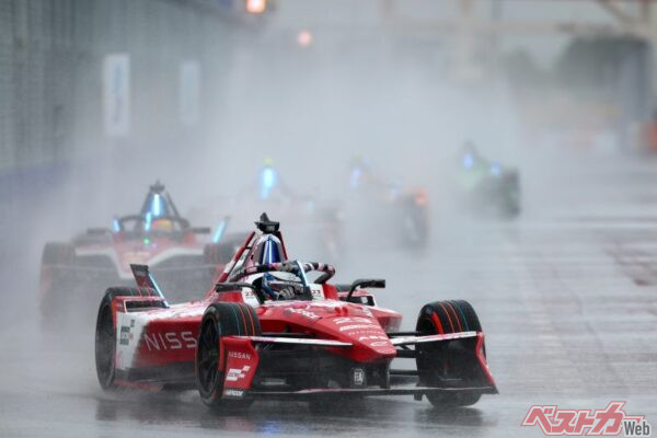 日産のオリバー・ローランド選手は2年連続悔しい2位。