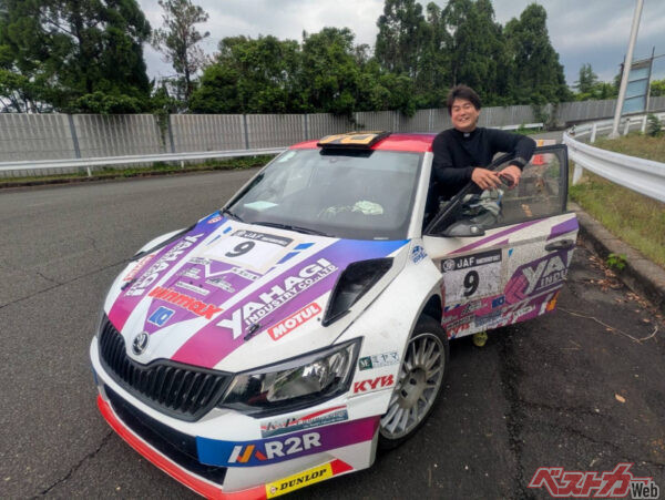 初日をトップタイムで終えて笑顔の新井大輝選手