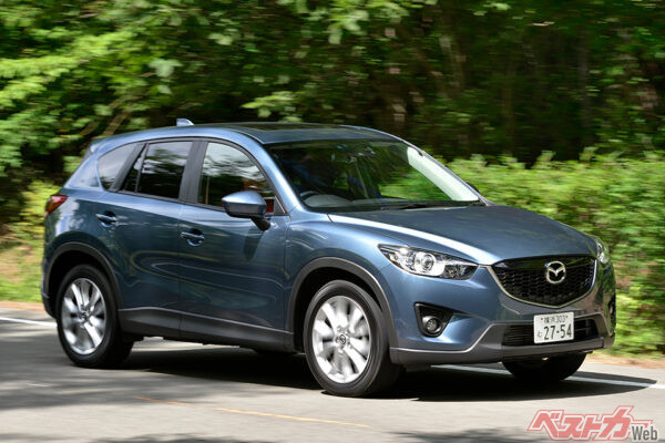 マツダ CX-5(初代・2012年登場)。175ps/42.8kgmを発生する2.2Lディーゼルターボを搭載